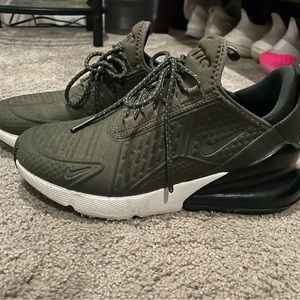 Army green Nike 270’s